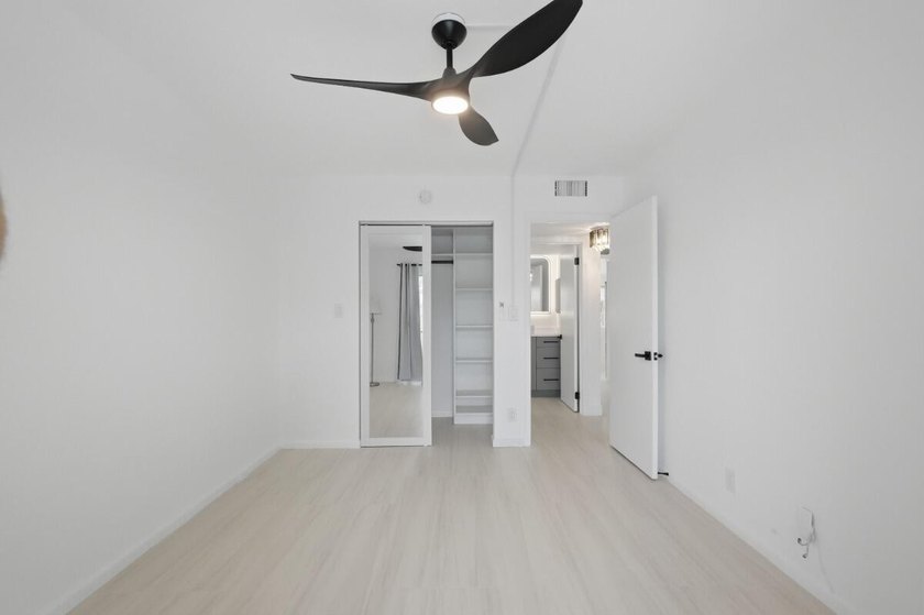 Welcome to this impeccably renovated 2-bedroom, 2-bath residence - photo 10