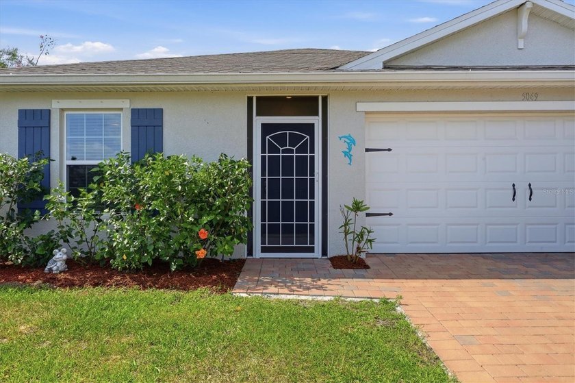 Beautifully maintained and move-in ready, this 2023 D.R. Horton - photo 2
