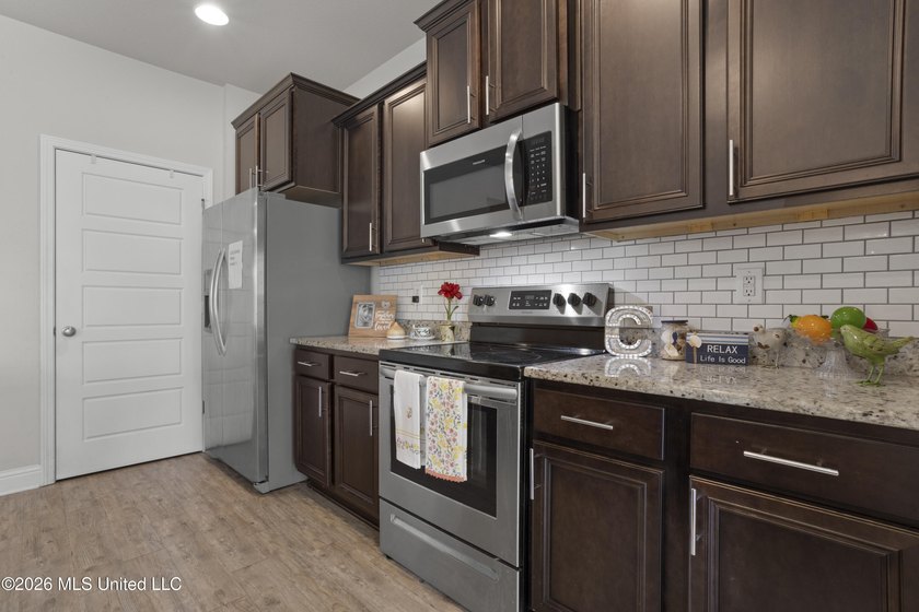 NEW LISTING in Southpointe - Ocean Springs! Tucked away on a - photo 12
