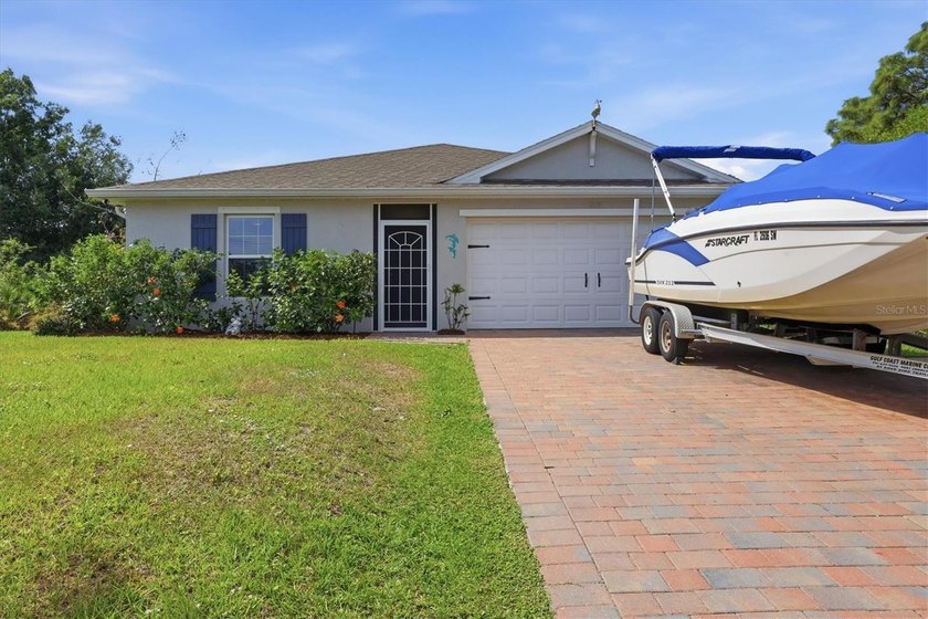 Beautifully maintained and move-in ready, this 2023 D.R. Horton - photo 3