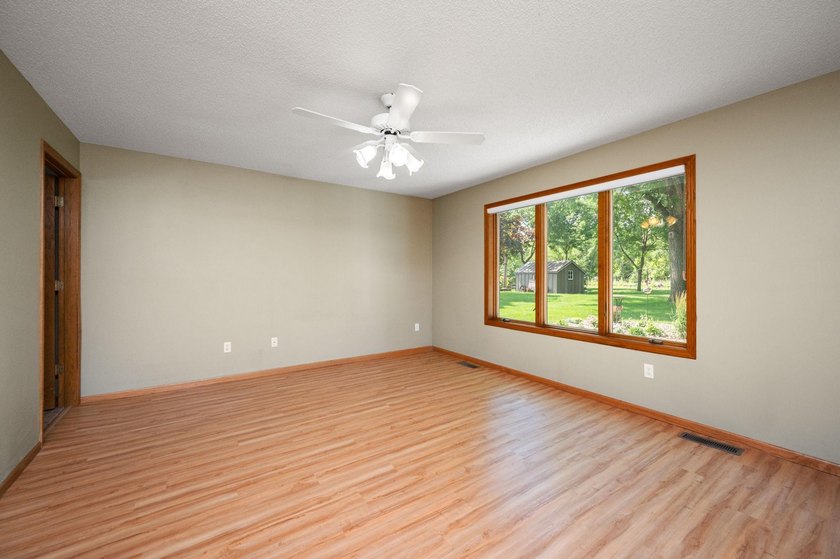 Welcome home to this thoughtfully designed one-level living - photo 15