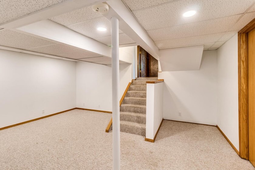 LAKE ACCESS! Spacious 4-bedroom, 2.5-bath quad-level home in - photo 20