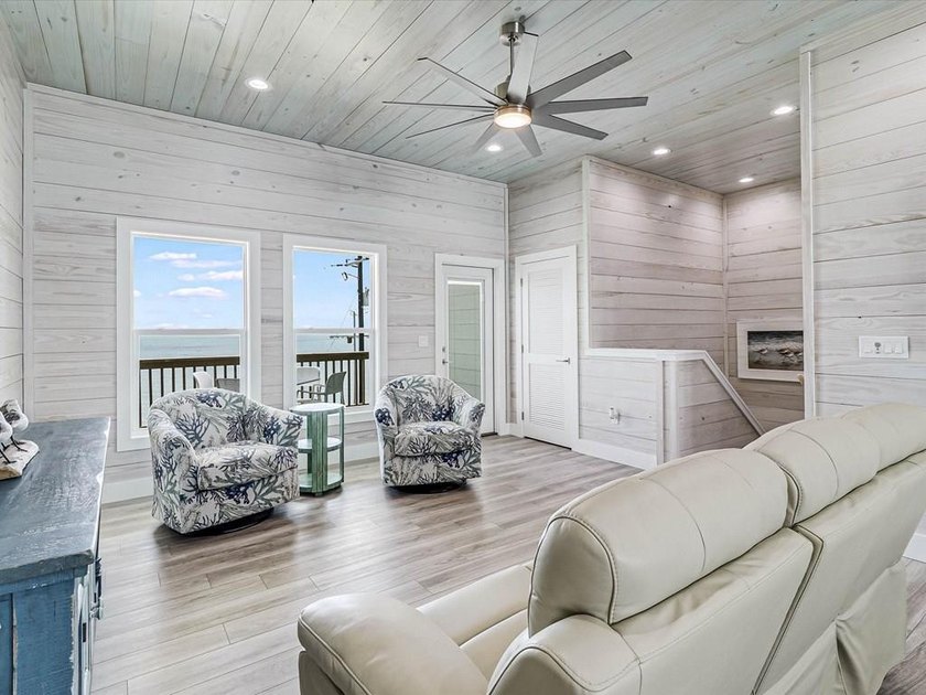 This waterfront home is the perfect Vacation House or Short Term - photo 2