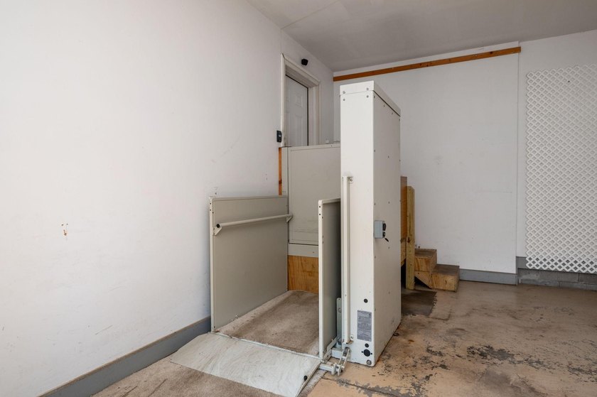 Welcome home to this thoughtfully designed one-level living - photo 22