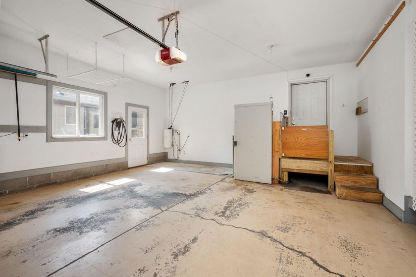 Welcome home to this thoughtfully designed one-level living - photo 23