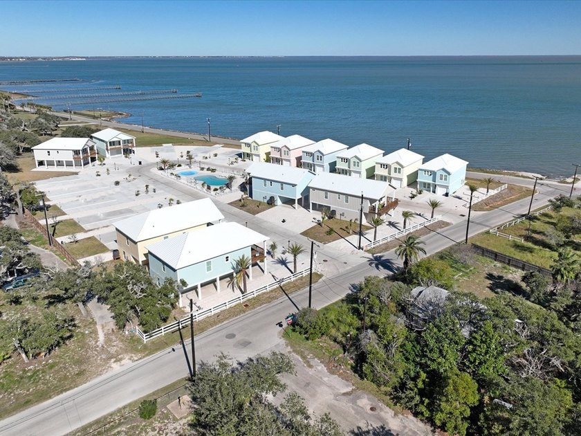 This waterfront home is the perfect Vacation House or Short Term - photo 5