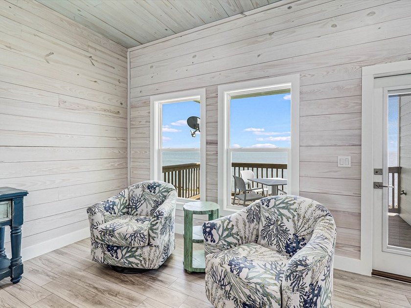 This waterfront home is the perfect Vacation House or Short Term - photo 8