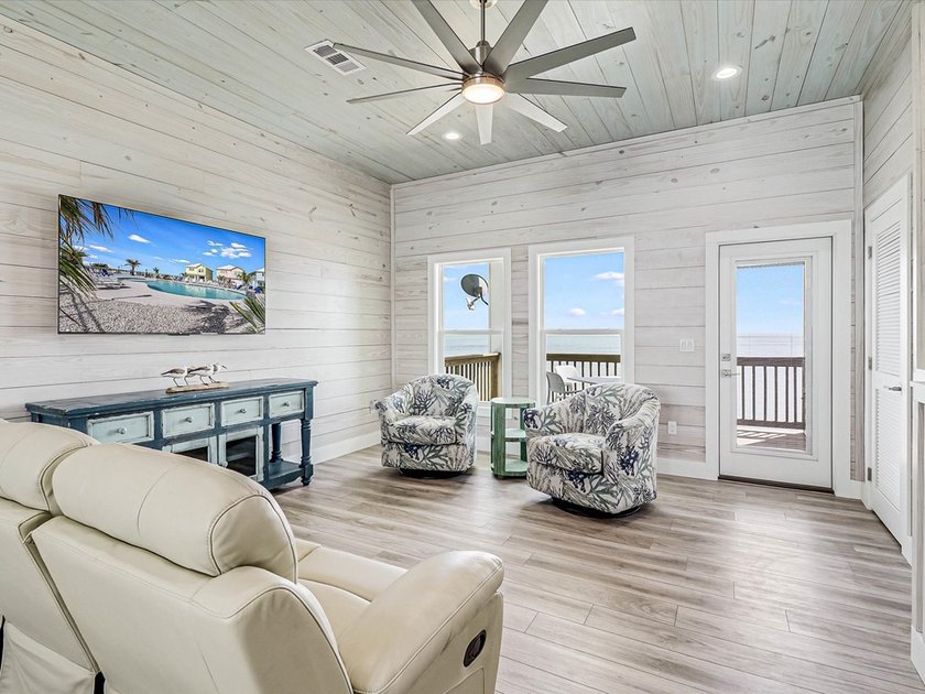 This waterfront home is the perfect Vacation House or Short Term - photo 10