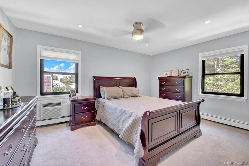 Don't miss this beautifully fully renovated 2-bedroom, 1-bath - photo 17