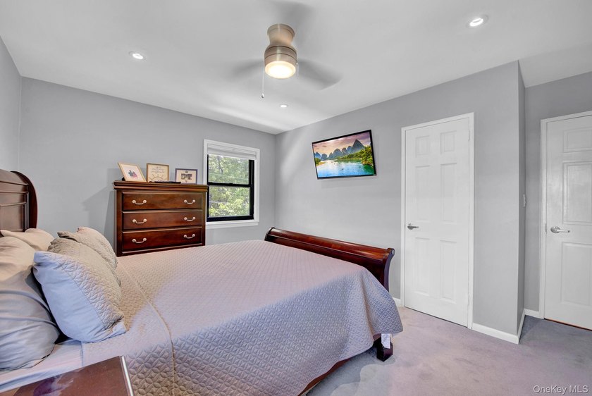 Don't miss this beautifully fully renovated 2-bedroom, 1-bath - photo 18