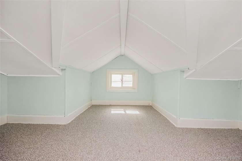 Welcome home to this charming 4 bedroom cape in the heart of - photo 18