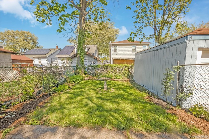 Welcome home to this charming 4 bedroom cape in the heart of - photo 26