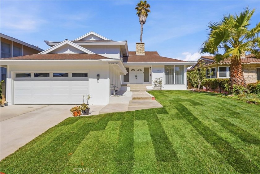 Welcome to this beautifully maintained and thoughtfully updated - photo 2