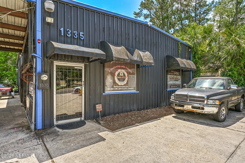 Outstanding commercial opportunity in a high-visibility - photo 3