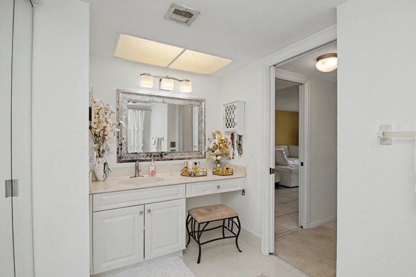 GORGEOUS 2/2 CONDO IN BOCA RATON, RARELY AVAILABLE 4TH FLOOR - photo 18