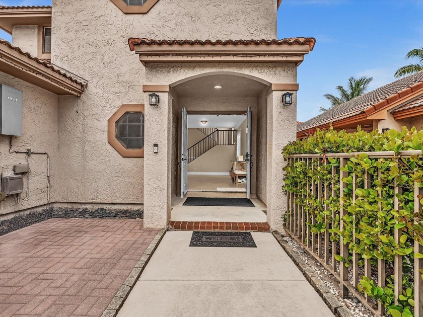 Welcome to this well-appointed three-bedroom - photo 5
