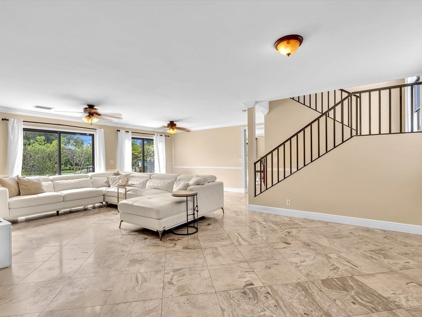 Welcome to this well-appointed three-bedroom - photo 9