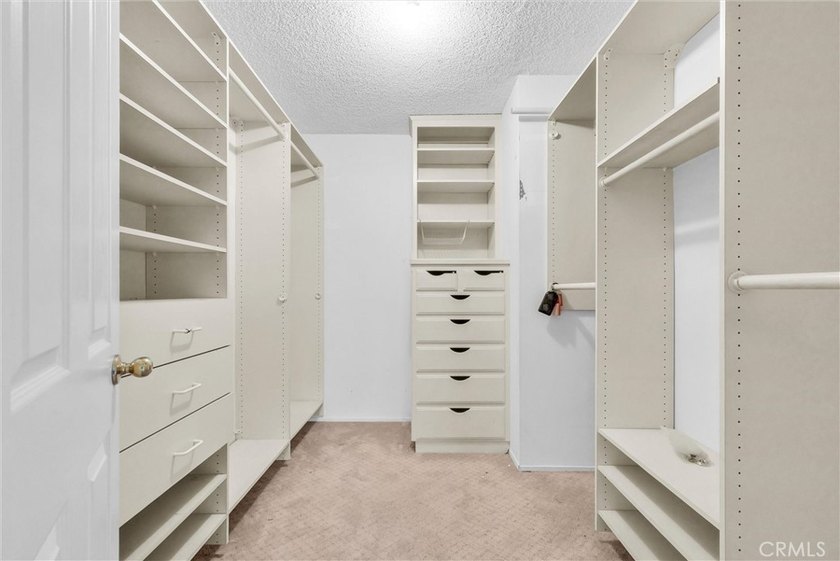 HURRY, DON'T MISS THIS EXCEPTIONAL VALUE! This spacious - photo 24