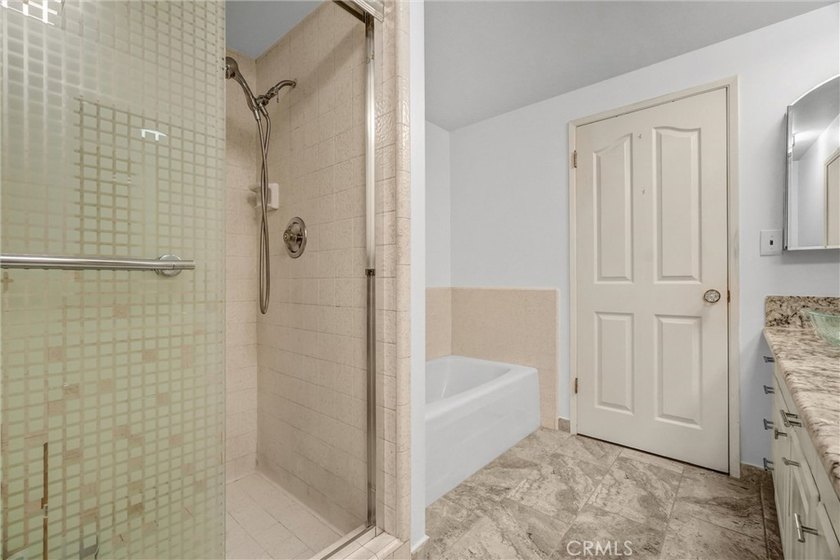 HURRY, DON'T MISS THIS EXCEPTIONAL VALUE! This spacious - photo 28