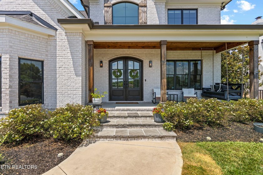 OPEN HOUSE SUN JULY 12 2-4 FOR ALL AGENTS AND CLIENTS TO VIEW! - photo 2