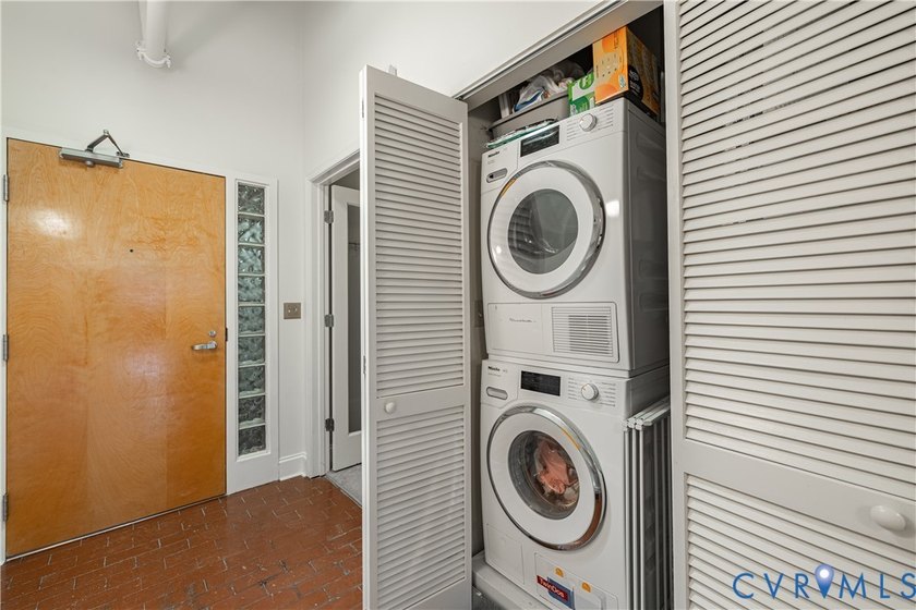 This bright and beautifully updated 2nd floor condo is nestled - photo 11