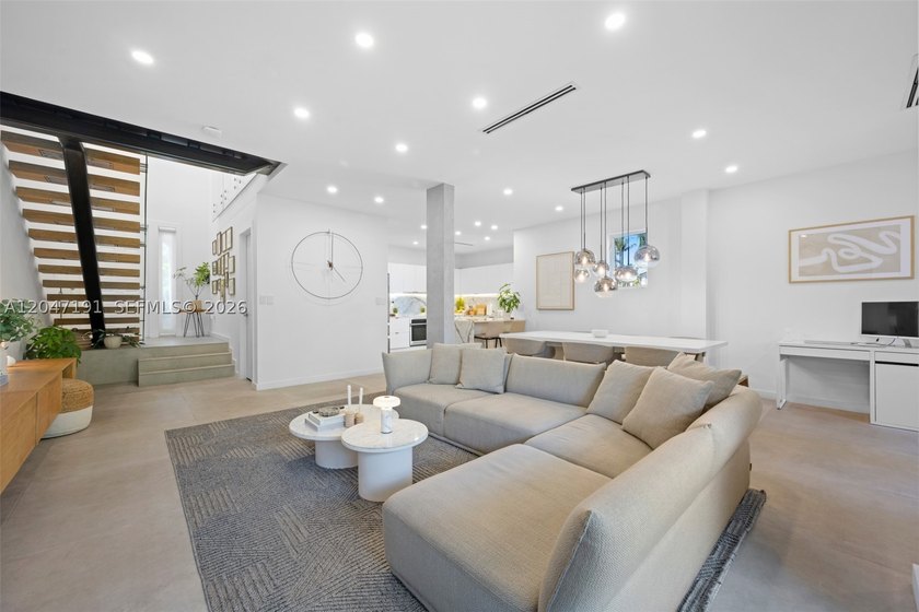 This exceptional 3-bedroom, 2.5-bath waterfront home in Aventura - photo 3