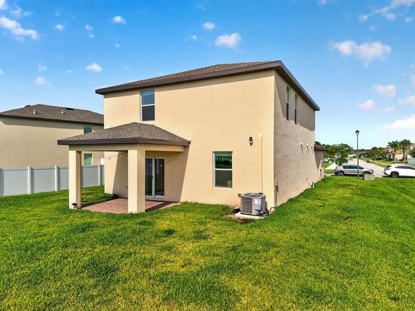 Built in 2024 this pristine Mediterranean-style floor plan - photo 16