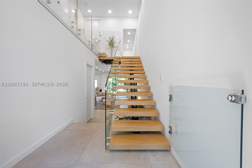 This exceptional 3-bedroom, 2.5-bath waterfront home in Aventura - photo 8