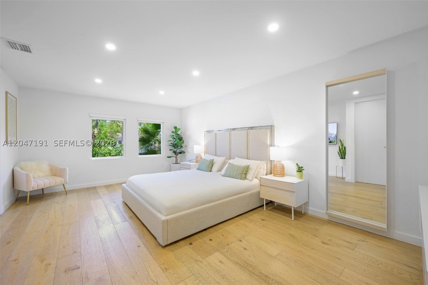 This exceptional 3-bedroom, 2.5-bath waterfront home in Aventura - photo 10