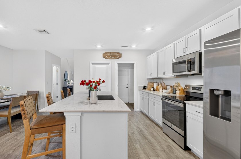 Built in 2024 this pristine Mediterranean-style floor plan - photo 30