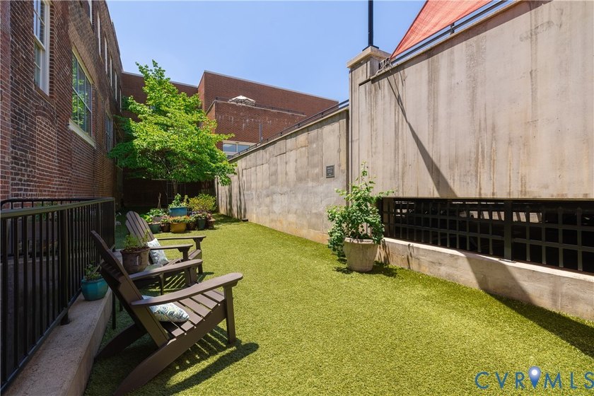 This bright and beautifully updated 2nd floor condo is nestled - photo 31