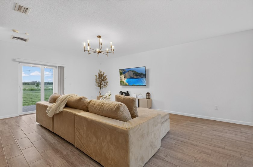 Built in 2024 this pristine Mediterranean-style floor plan - photo 31