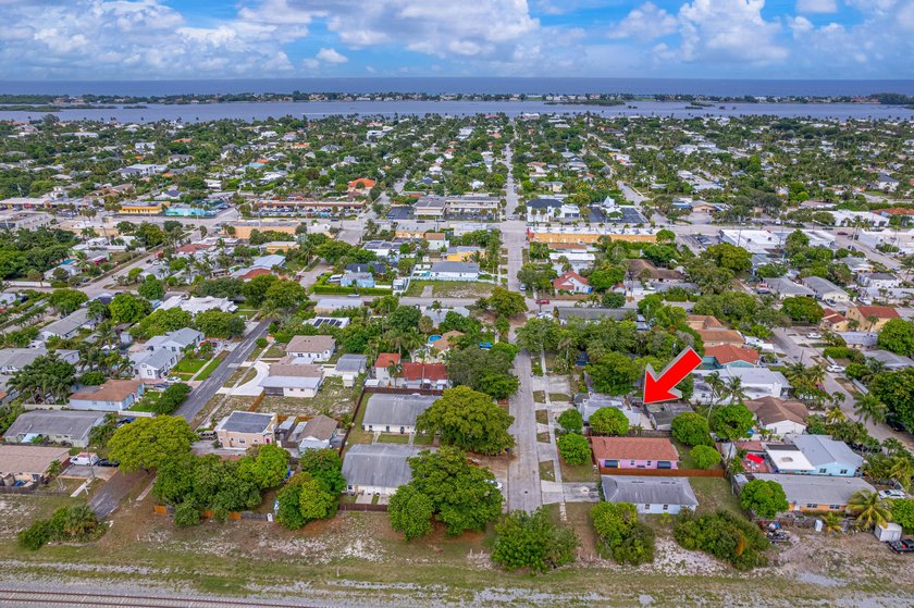 Don't miss this incredible opportunity to own an updated duplex - photo 4