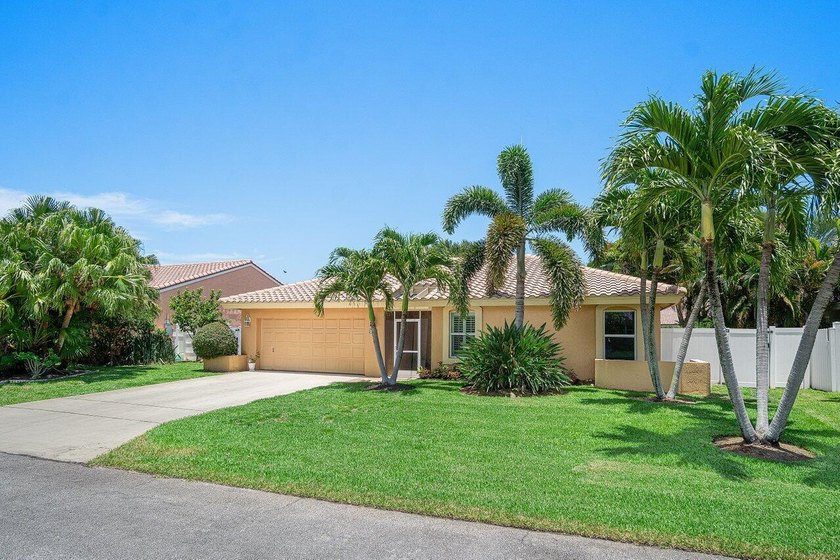 Charming guard gated community in East Boca, 1 1/2 miles to - photo 3