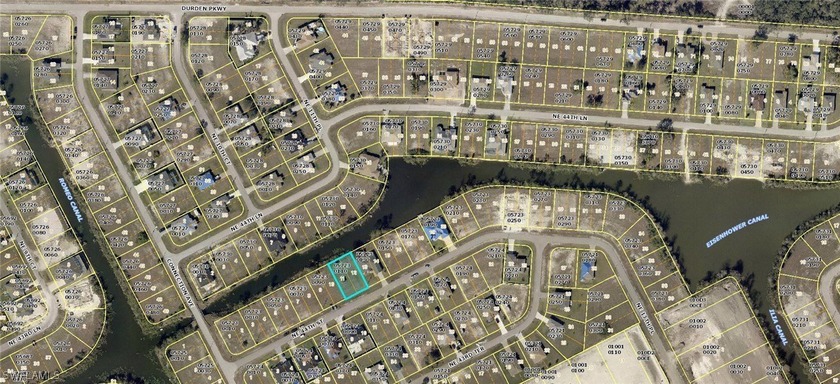 Great lot in on a fresh water canal with new homes all around - photo 3