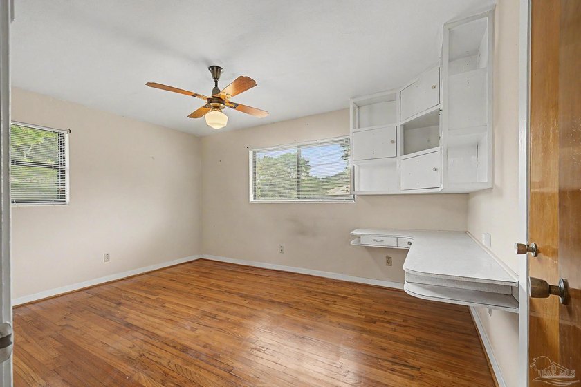 Brick 3-bedroom, 2-bathroom home located on a quiet cul-de-sac - photo 33