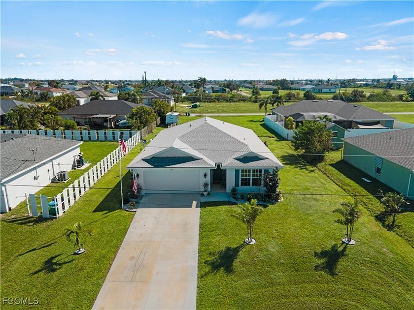 NO FLOOD ZONE, ZONE X! This move-in-ready, upgraded home is - photo 45