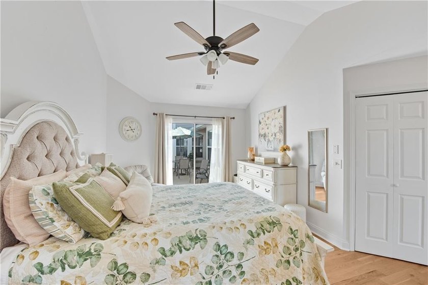 Welcome to this beautifully updated Move-In- Ready cottage - photo 14