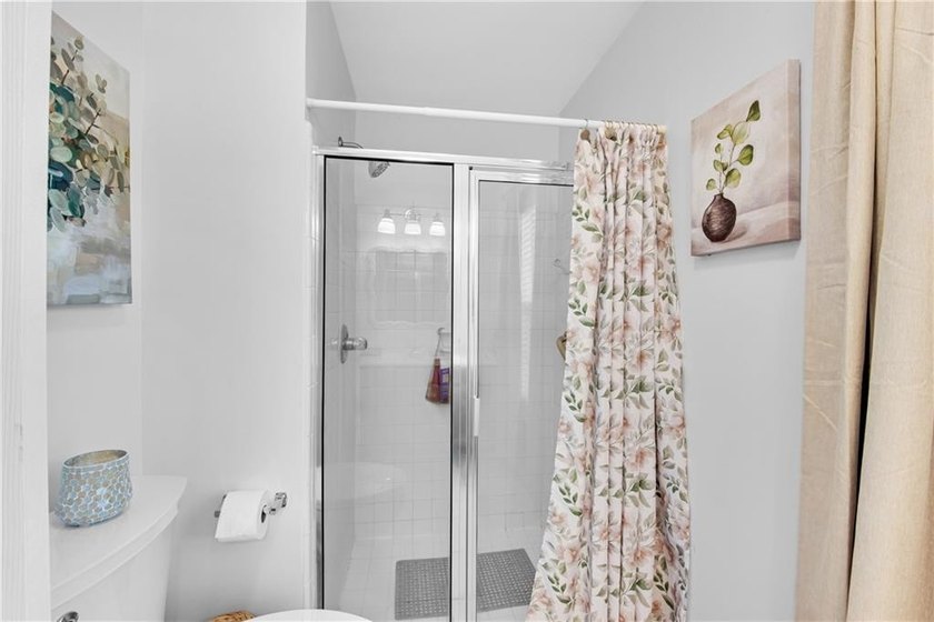 Welcome to this beautifully updated Move-In- Ready cottage - photo 20