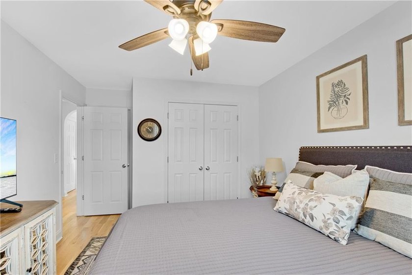 Welcome to this beautifully updated Move-In- Ready cottage - photo 22