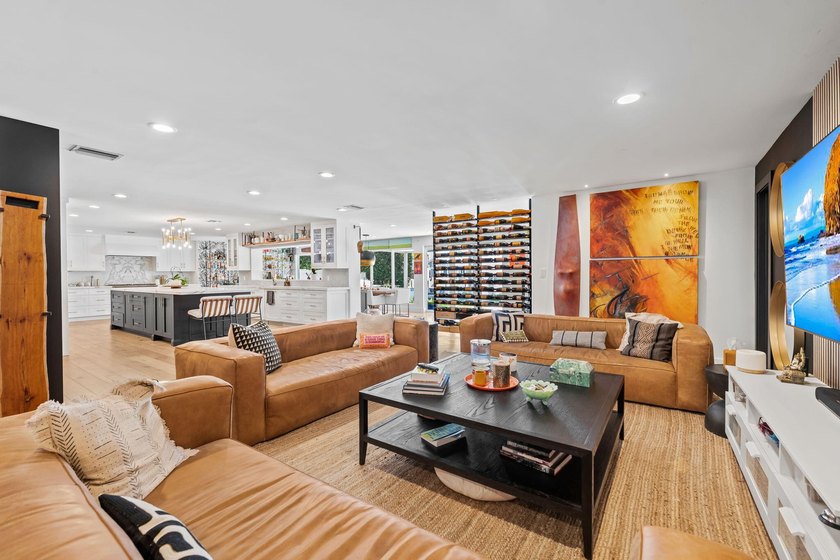Stunning waterfront estate in prestigious Coral Ridge Country - photo 3