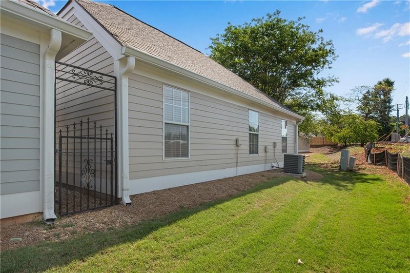 Welcome to this beautifully updated Move-In- Ready cottage - photo 27