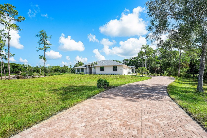 Exceptional new construction in Jupiter Farms with high-end - photo 2