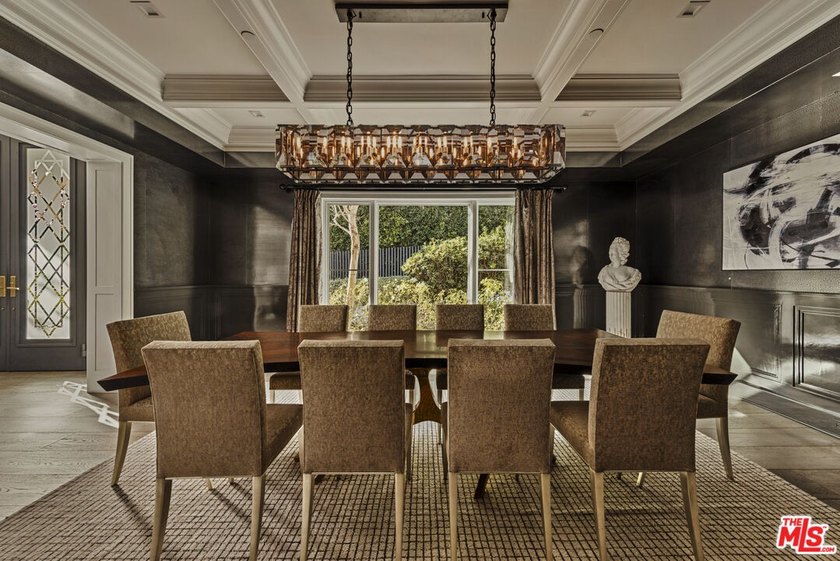 Located in Brentwood's prestigious Grove Estates, this nearly 14 - photo 8