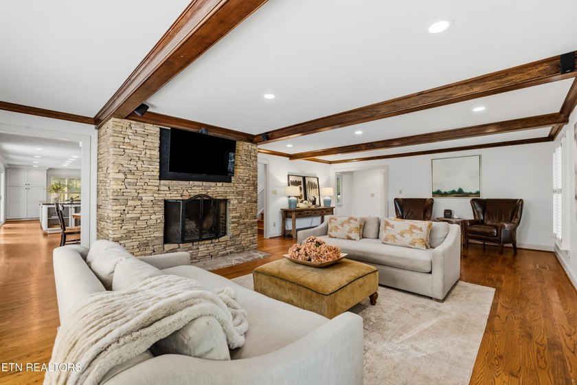A Riverbend gem! This relaxed and inviting home sits on two lots - photo 8