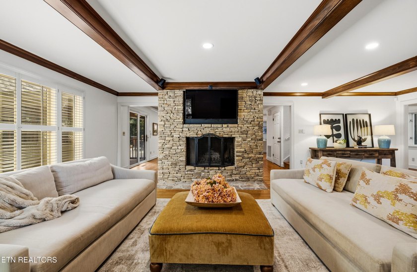 A Riverbend gem! This relaxed and inviting home sits on two lots - photo 9