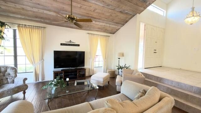This is a spacious 2 story home on the lake in Villa D Este, a - photo 11