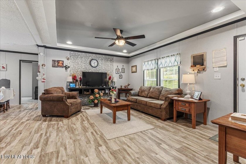 Welcome home to this beautiful 2023 manufactured home offering - photo 3