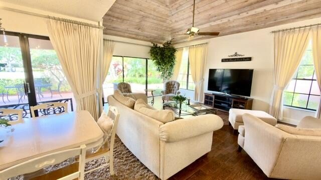 This is a spacious 2 story home on the lake in Villa D Este, a - photo 15