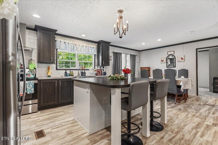 Welcome home to this beautiful 2023 manufactured home offering - photo 7